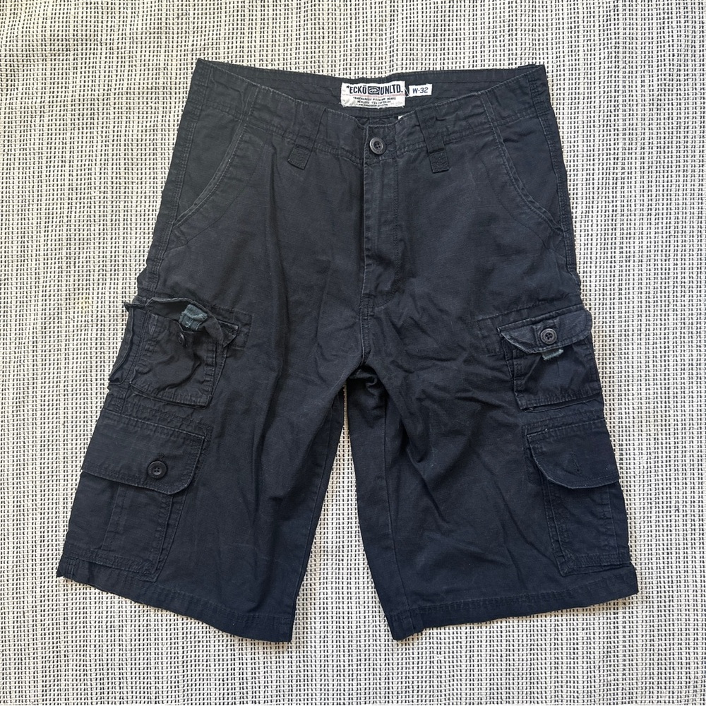 Ecko Unlimited Black Cargo Shorts for Men Size 32